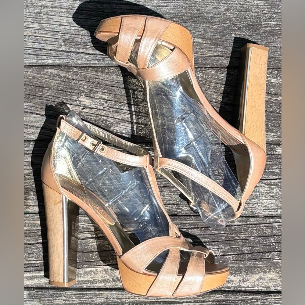 Leather T-Strap Open Toe Stiletto
Size 10
Color: Sand
Great Condition